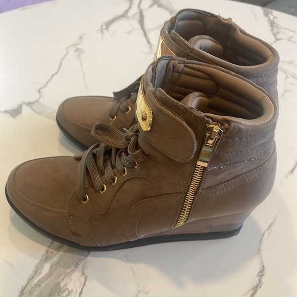 Women’s Taupe,Gold, Lace up Wedge Sneakers,Ankle Boots,Faux Suede,Size 8 - Picture 2 of 9